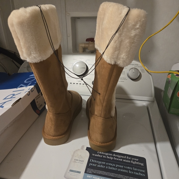 NWT Size 9 Brown Boots - Picture 4 of 4